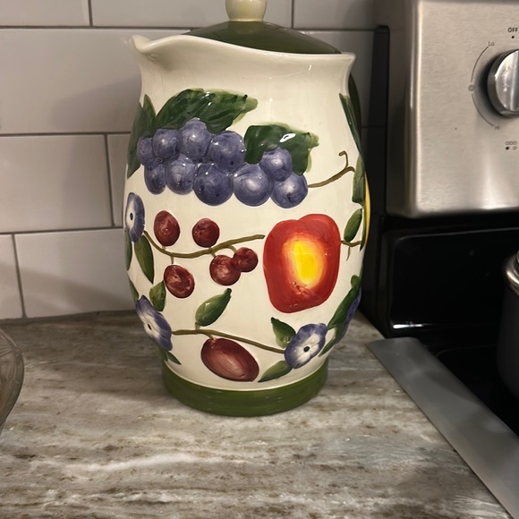 Vintage Pitcher with Lid - Picture 4 of 7